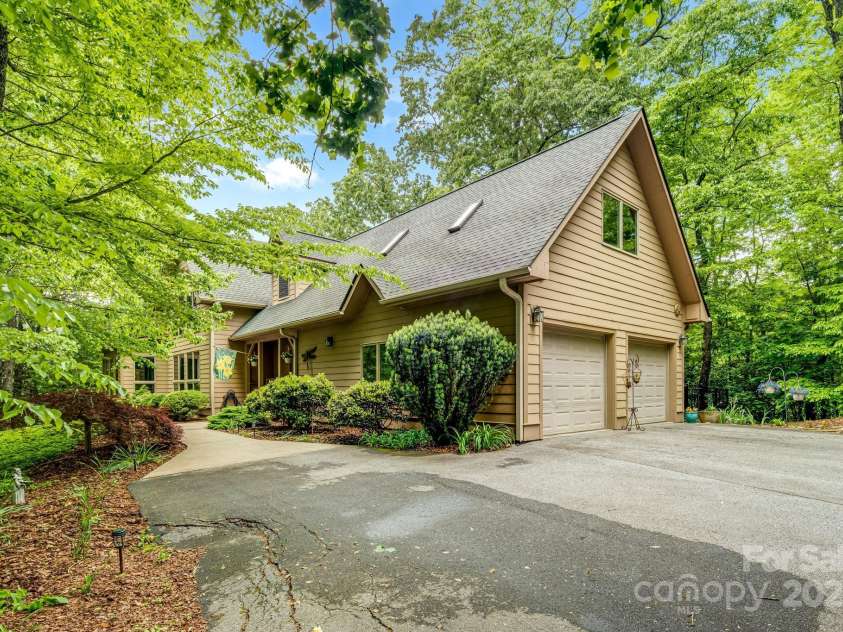 5584 Spring Road, Hendersonville, NC 28739.  MLS# CAR4258863, YatesRealty ID 19973. 