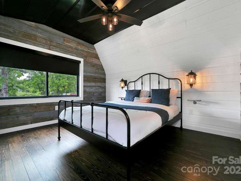 668 Old Hendersonville Highway, Brevard, NC 28712.  MLS# CAR4264741, YatesRealty ID 19974. 3rd Bedroom