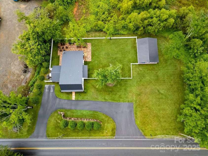 668 Old Hendersonville Highway, Brevard, NC 28712.  MLS# CAR4264741, YatesRealty ID 19974. Easy Access