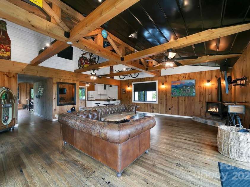 668 Old Hendersonville Highway, Brevard, NC 28712.  MLS# CAR4264741, YatesRealty ID 19974. Gorgeous Exposed Beams