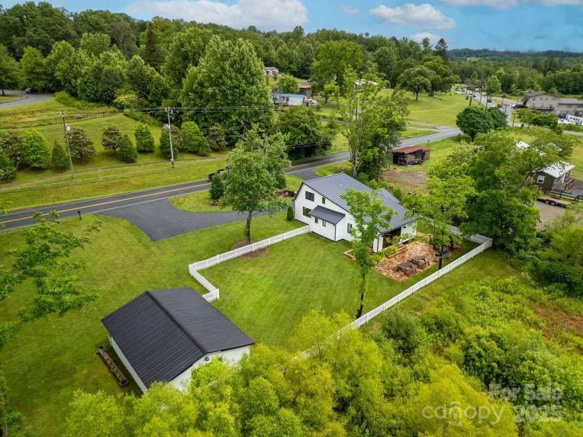 668 Old Hendersonville Highway, Brevard, NC 28712.  MLS# CAR4264741, YatesRealty ID 19974. Great Setting/Paved Frontage