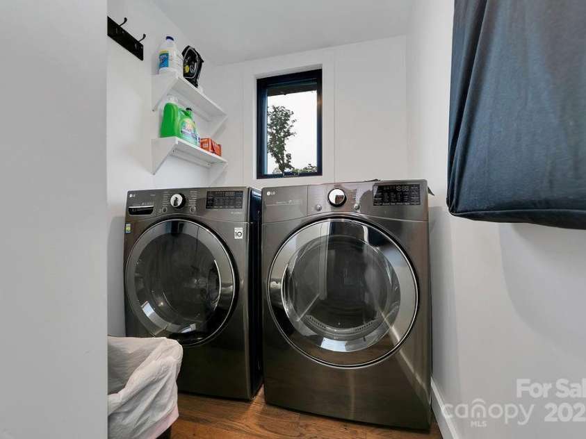 668 Old Hendersonville Highway, Brevard, NC 28712.  MLS# CAR4264741, YatesRealty ID 19974. Laundry