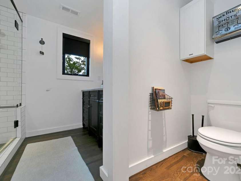 668 Old Hendersonville Highway, Brevard, NC 28712.  MLS# CAR4264741, YatesRealty ID 19974. Main Level Full Bath