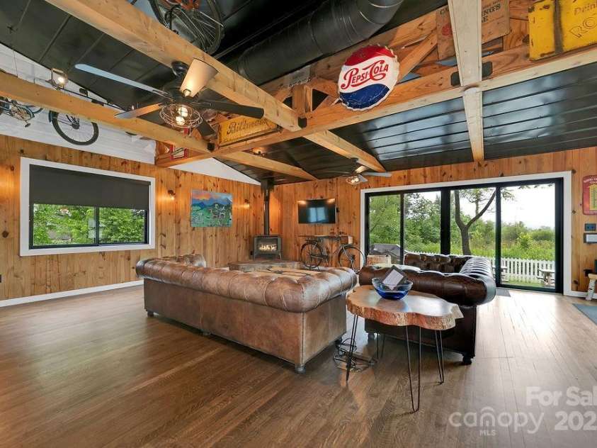 668 Old Hendersonville Highway, Brevard, NC 28712.  MLS# CAR4264741, YatesRealty ID 19974. Rustic Decor