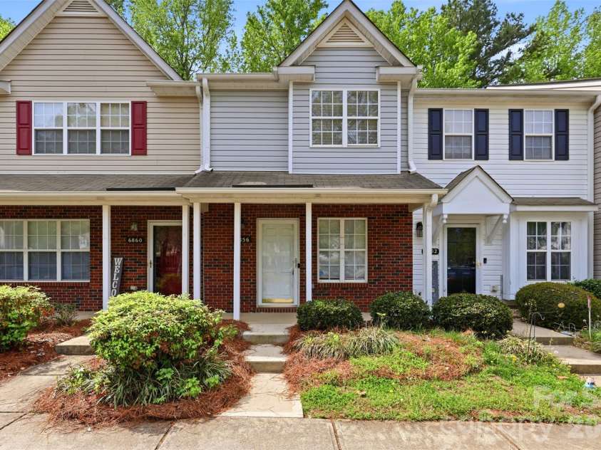 6856 Cypress Tree Lane, Charlotte, NC 28215.  MLS# CAR4367342, YatesRealty ID 19974. 