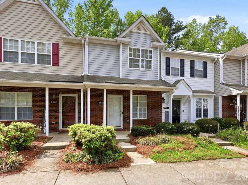 6856 Cypress Tree Lane, Charlotte, NC 28215.  MLS# CAR4367342, YatesRealty ID 19974. 