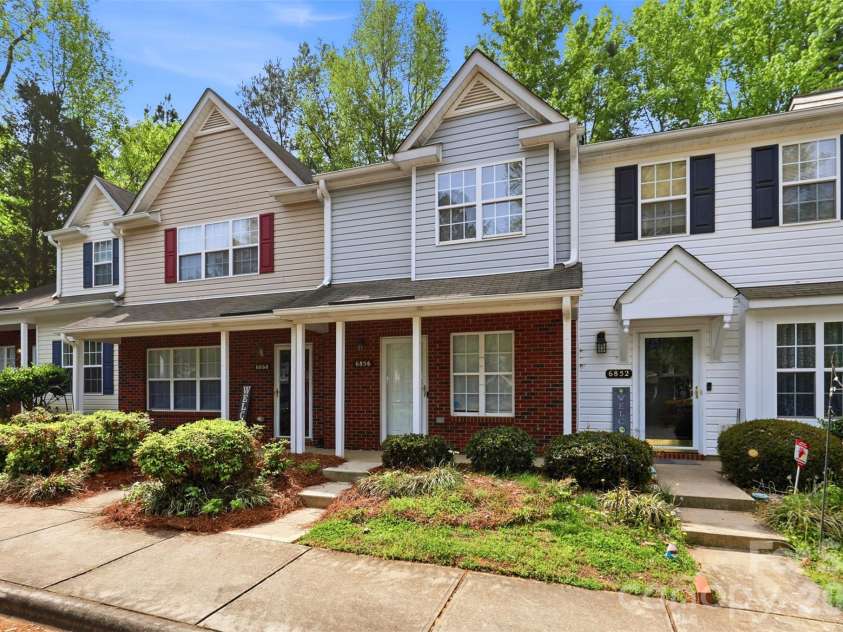 6856 Cypress Tree Lane, Charlotte, NC 28215.  MLS# CAR4367342, YatesRealty ID 19974. 