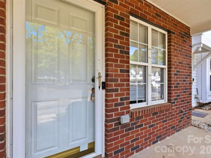 6856 Cypress Tree Lane, Charlotte, NC 28215.  MLS# CAR4367342, YatesRealty ID 19974. 