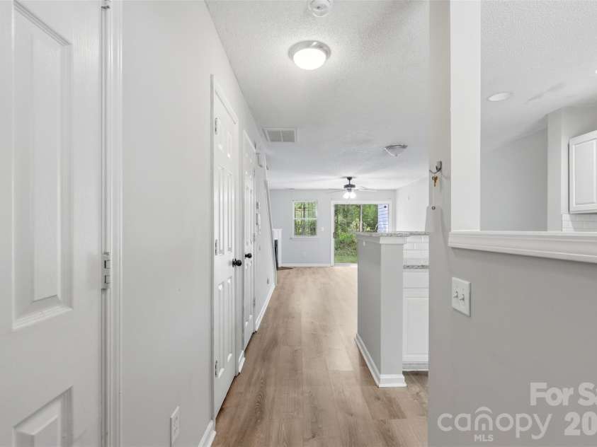 6856 Cypress Tree Lane, Charlotte, NC 28215.  MLS# CAR4367342, YatesRealty ID 19974. 