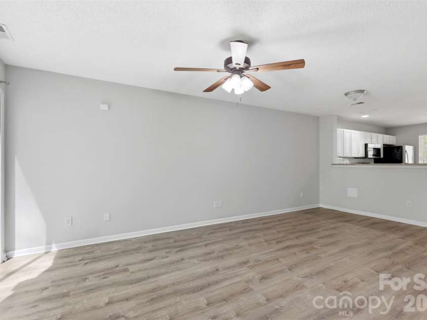 6856 Cypress Tree Lane, Charlotte, NC 28215.  MLS# CAR4367342, YatesRealty ID 19974. 