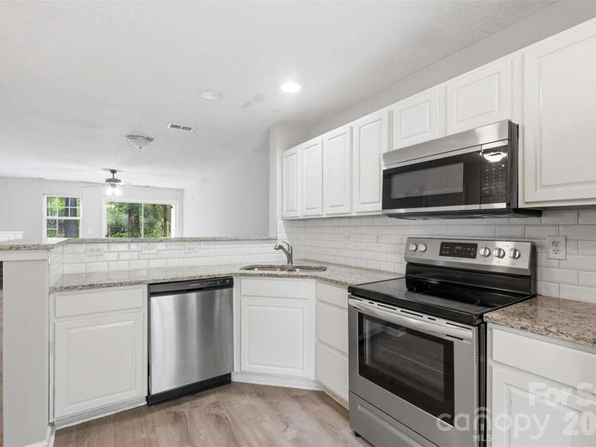 6856 Cypress Tree Lane, Charlotte, NC 28215.  MLS# CAR4367342, YatesRealty ID 19974. 