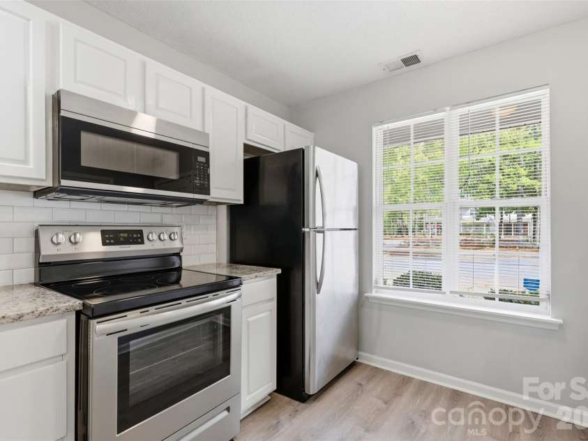 6856 Cypress Tree Lane, Charlotte, NC 28215.  MLS# CAR4367342, YatesRealty ID 19974. 