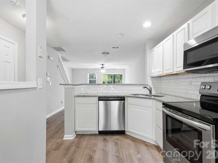 6856 Cypress Tree Lane, Charlotte, NC 28215.  MLS# CAR4367342, YatesRealty ID 19974. 