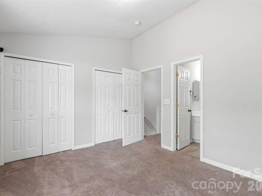 6856 Cypress Tree Lane, Charlotte, NC 28215.  MLS# CAR4367342, YatesRealty ID 19974. 