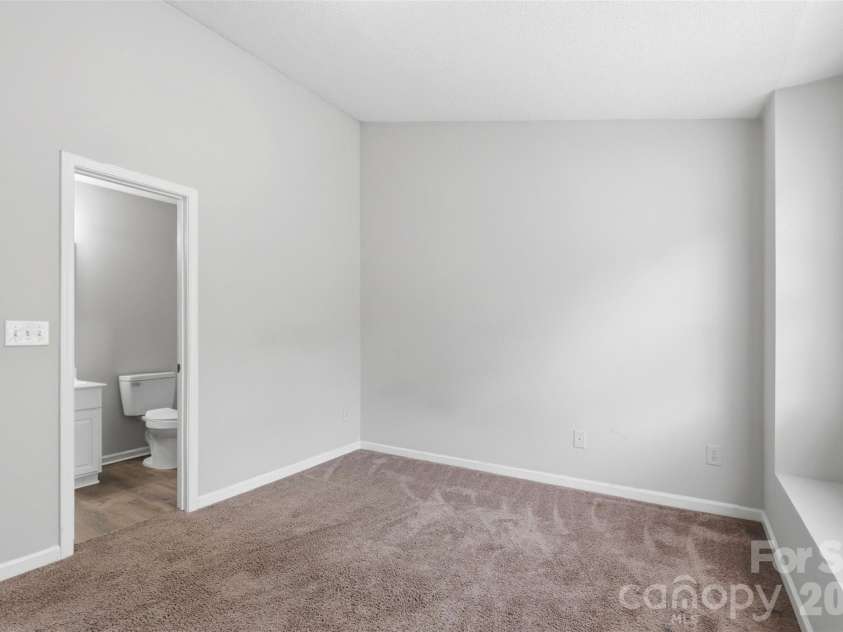 6856 Cypress Tree Lane, Charlotte, NC 28215.  MLS# CAR4367342, YatesRealty ID 19974. 