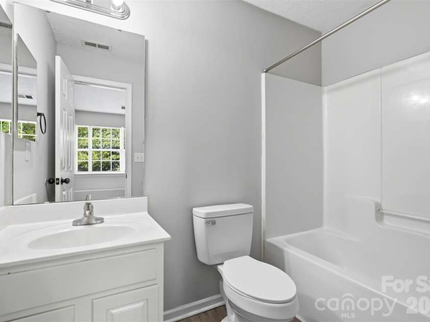 6856 Cypress Tree Lane, Charlotte, NC 28215.  MLS# CAR4367342, YatesRealty ID 19974. 