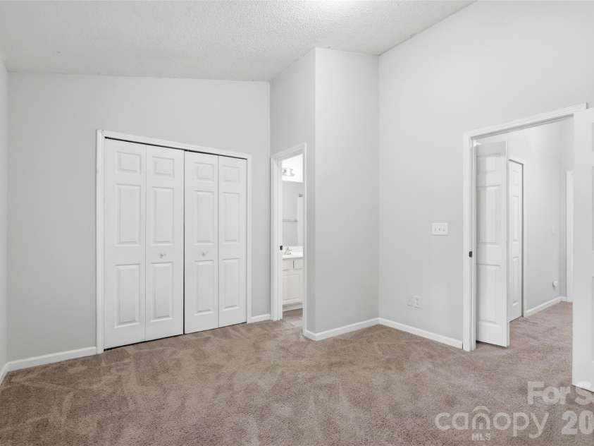 6856 Cypress Tree Lane, Charlotte, NC 28215.  MLS# CAR4367342, YatesRealty ID 19974. 