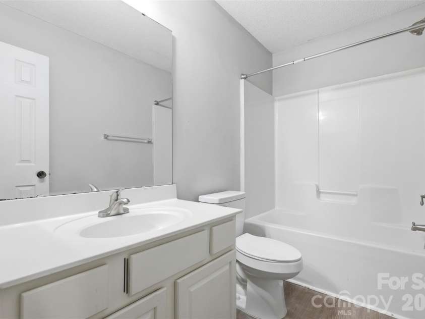 6856 Cypress Tree Lane, Charlotte, NC 28215.  MLS# CAR4367342, YatesRealty ID 19974. 