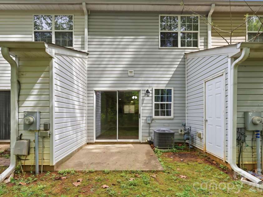 6856 Cypress Tree Lane, Charlotte, NC 28215.  MLS# CAR4367342, YatesRealty ID 19974. 