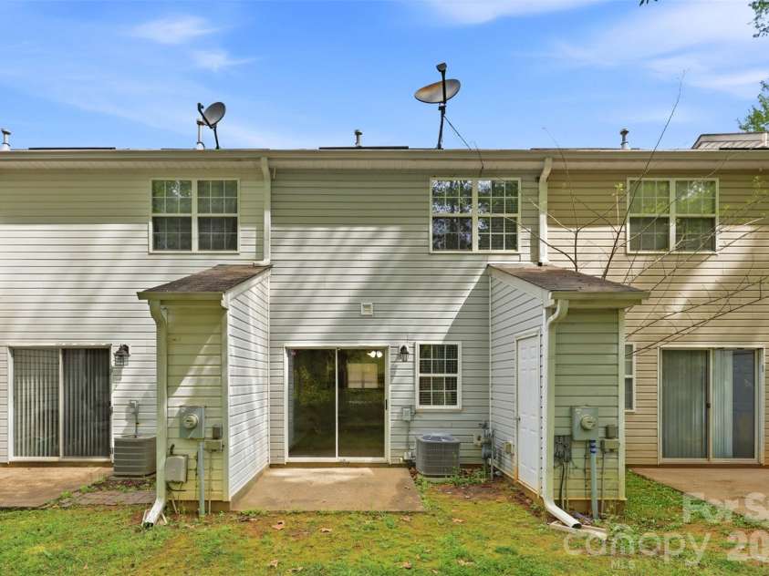 6856 Cypress Tree Lane, Charlotte, NC 28215.  MLS# CAR4367342, YatesRealty ID 19974. 