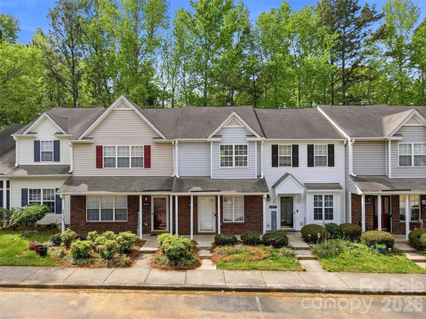 6856 Cypress Tree Lane, Charlotte, NC 28215.  MLS# CAR4367342, YatesRealty ID 19974. 
