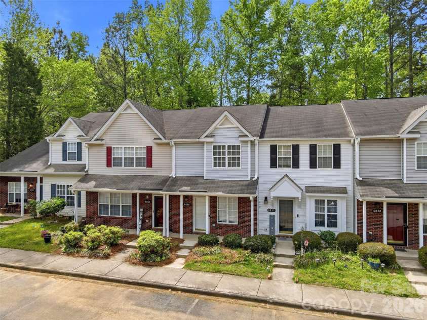 6856 Cypress Tree Lane, Charlotte, NC 28215.  MLS# CAR4367342, YatesRealty ID 19974. 