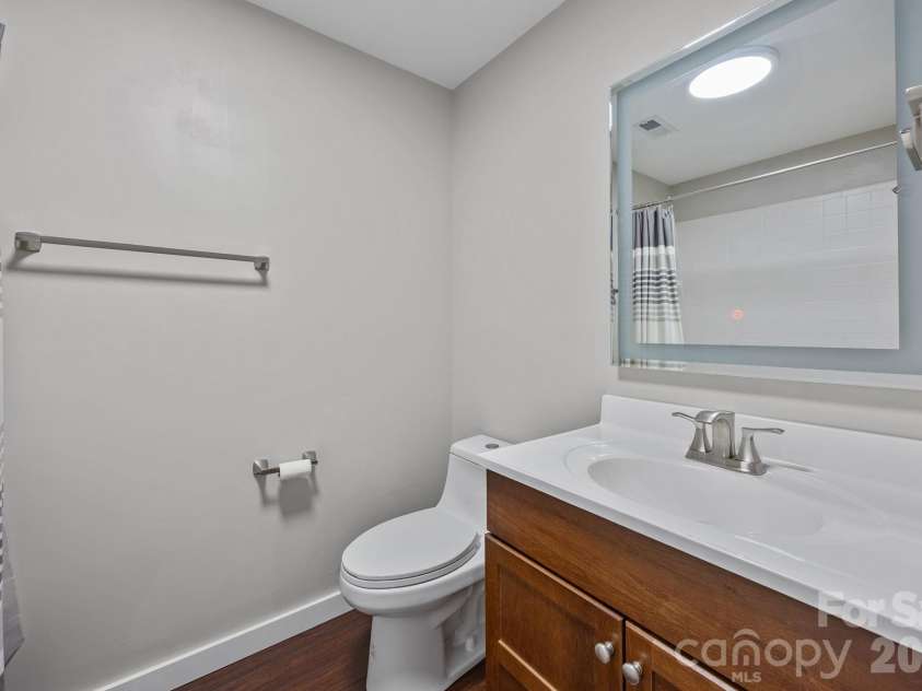 18749 Vineyard Point Lane, Cornelius, NC 28031.  MLS# CAR4367130, YatesRealty ID 19976. 