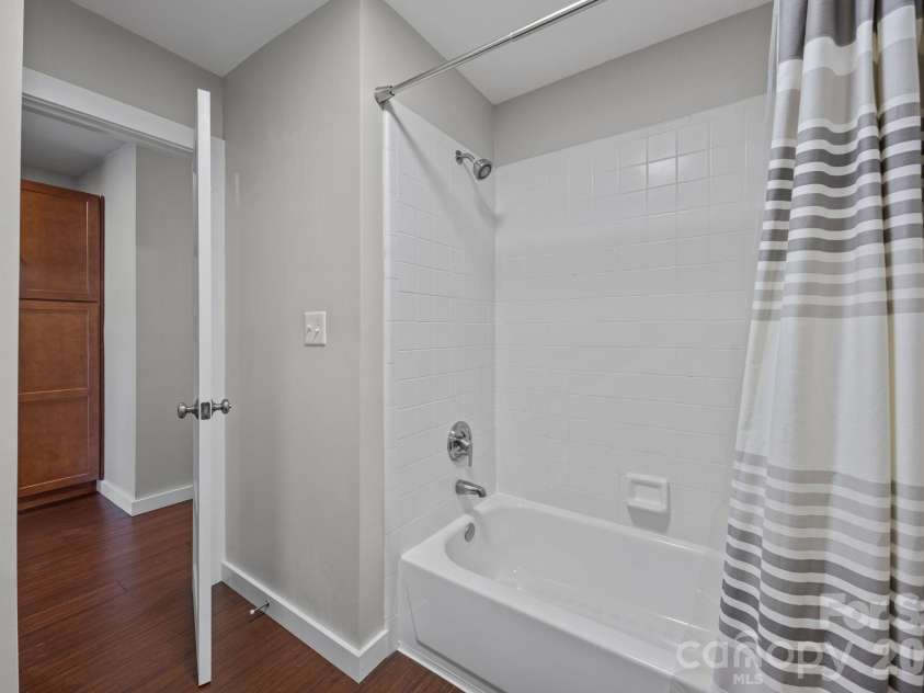 18749 Vineyard Point Lane, Cornelius, NC 28031.  MLS# CAR4367130, YatesRealty ID 19976. 
