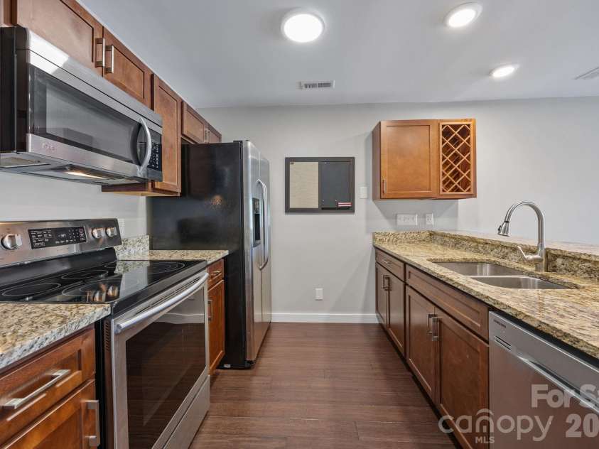 18749 Vineyard Point Lane, Cornelius, NC 28031.  MLS# CAR4367130, YatesRealty ID 19976. 