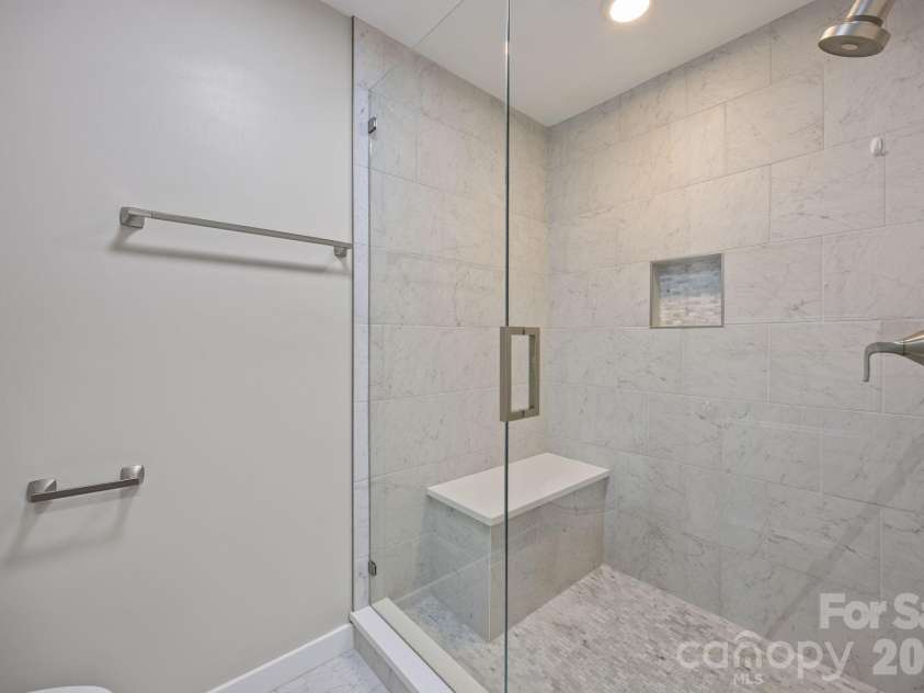 18749 Vineyard Point Lane, Cornelius, NC 28031.  MLS# CAR4367130, YatesRealty ID 19976. 