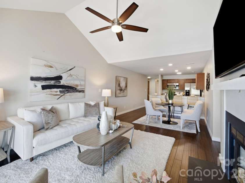 18749 Vineyard Point Lane, Cornelius, NC 28031.  MLS# CAR4367130, YatesRealty ID 19976. 