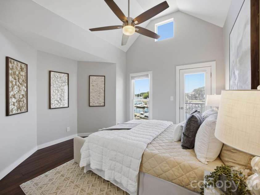 18749 Vineyard Point Lane, Cornelius, NC 28031.  MLS# CAR4367130, YatesRealty ID 19976. 