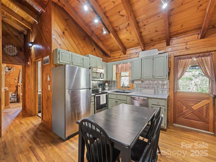 367 Robinson Road, Clyde, NC 28721.  MLS# CAR4269338, YatesRealty ID 19977. 