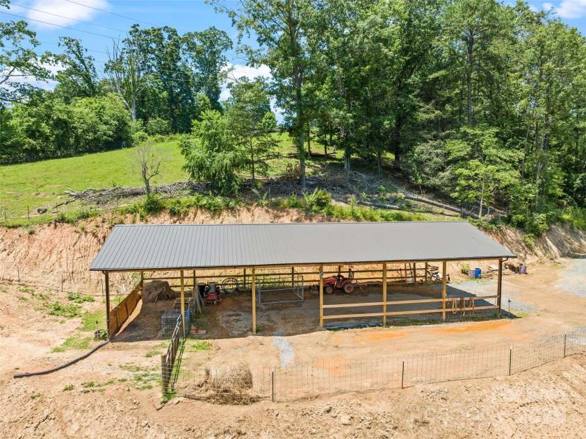 367 Robinson Road, Clyde, NC 28721.  MLS# CAR4269338, YatesRealty ID 19977. 