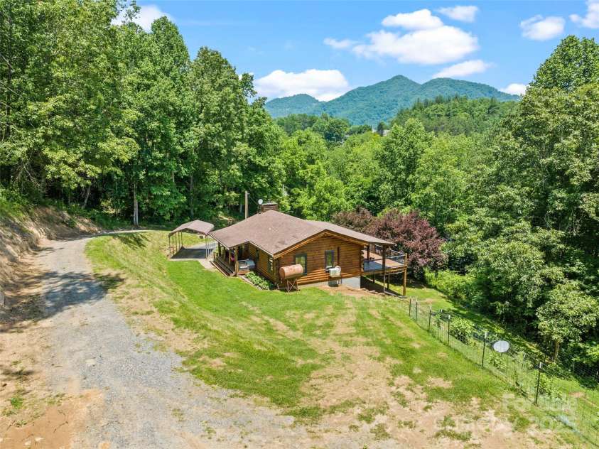 367 Robinson Road, Clyde, NC 28721.  MLS# CAR4269338, YatesRealty ID 19977. 