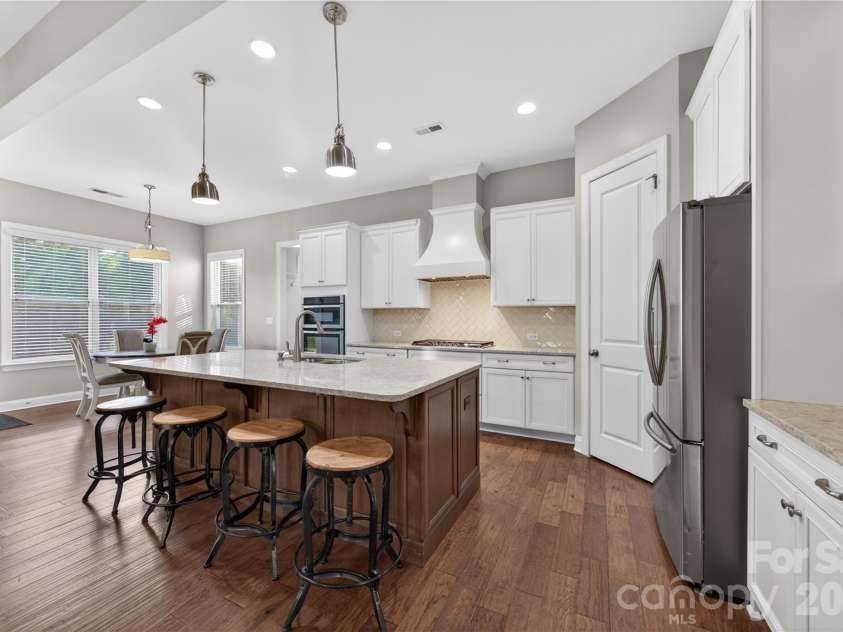 5220 Meadowcroft Way, Fort Mill, SC 29708.  MLS# CAR4370606, YatesRealty ID 19978. Expansive Island