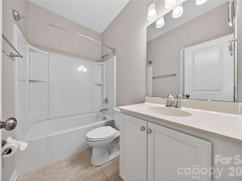 5220 Meadowcroft Way, Fort Mill, SC 29708.  MLS# CAR4370606, YatesRealty ID 19978. Full Bathroom Three