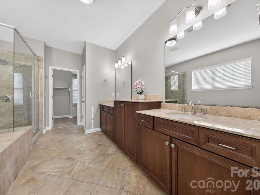 5220 Meadowcroft Way, Fort Mill, SC 29708.  MLS# CAR4370606, YatesRealty ID 19978. Primary Bath