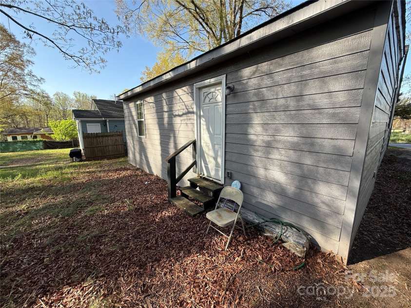 3316 Queens Lane, Gastonia, NC 28052.  MLS# CAR4240980, YatesRealty ID 19979. 