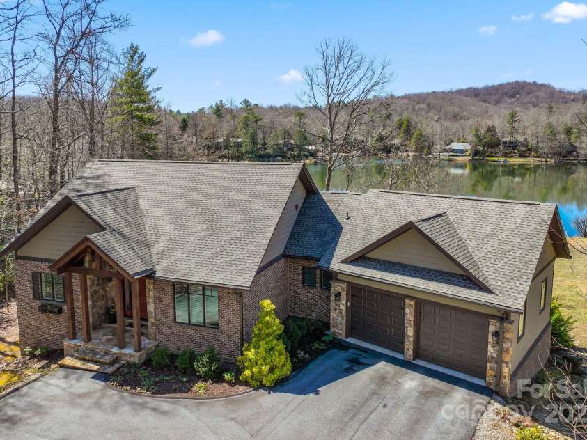 4948 Connestee Trail, Brevard, NC 28712.  MLS# CAR4231748, YatesRealty ID 1998. Immaculate & move-in ready...