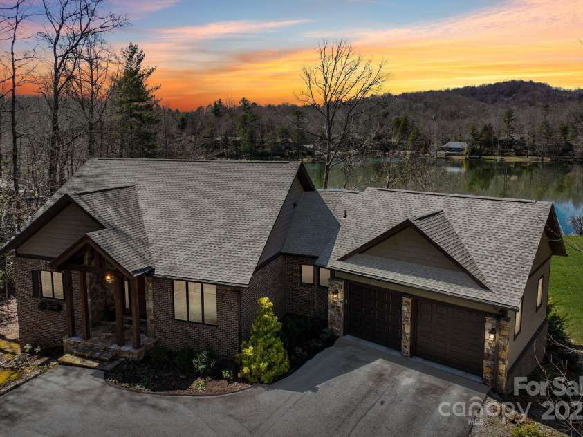 4948 Connestee Trail, Brevard, NC 28712.  MLS# CAR4231748, YatesRealty ID 1998. Welcome home to 4948 Connestee Trail...