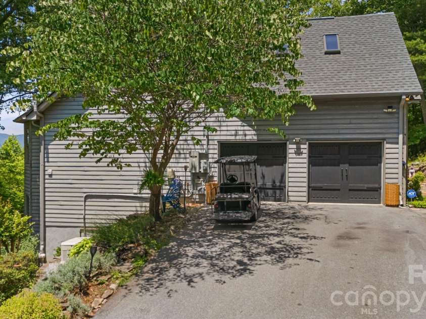 5 Saddle Ridge, Fletcher, NC 28732.  MLS# CAR4375966, YatesRealty ID 1998. Driveway