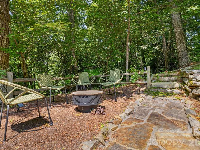 5 Saddle Ridge, Fletcher, NC 28732.  MLS# CAR4375966, YatesRealty ID 1998. Fire Pit