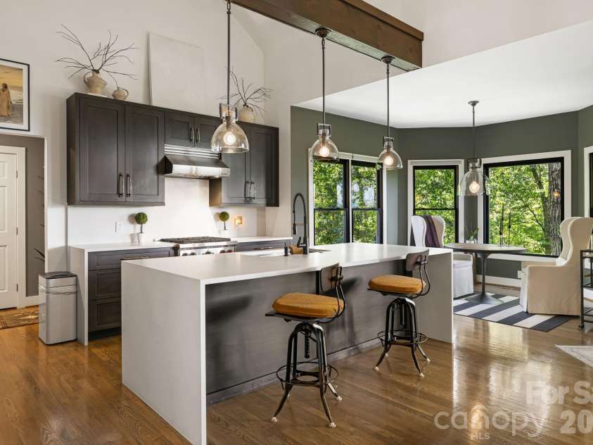 5 Saddle Ridge, Fletcher, NC 28732.  MLS# CAR4375966, YatesRealty ID 1998. Gourmet Kitchen