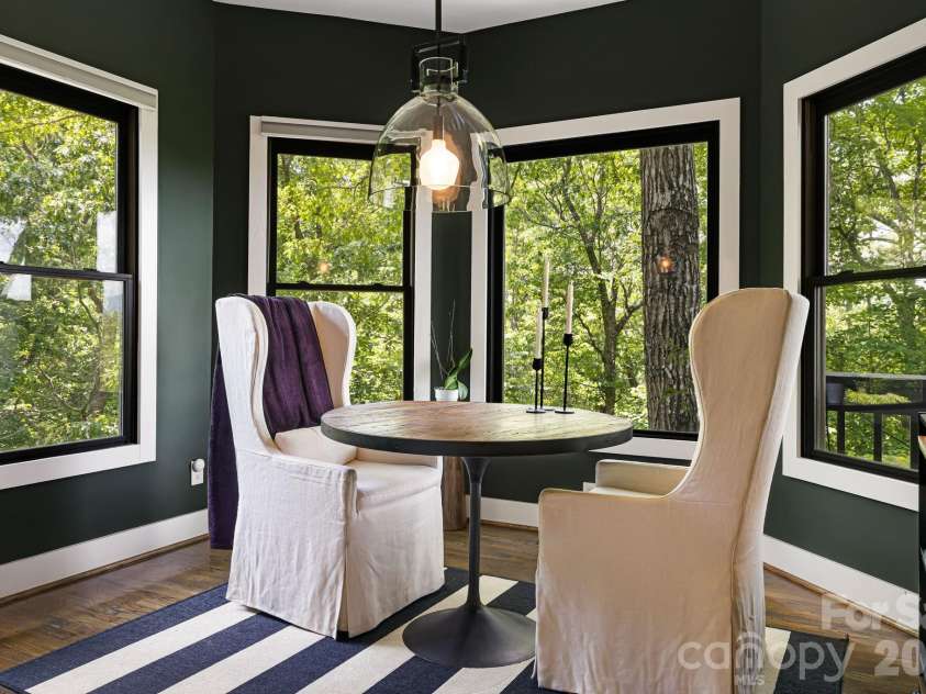 5 Saddle Ridge, Fletcher, NC 28732.  MLS# CAR4375966, YatesRealty ID 1998. Kitchen Nook