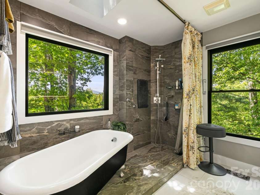 5 Saddle Ridge, Fletcher, NC 28732.  MLS# CAR4375966, YatesRealty ID 1998. Primary Bathroom