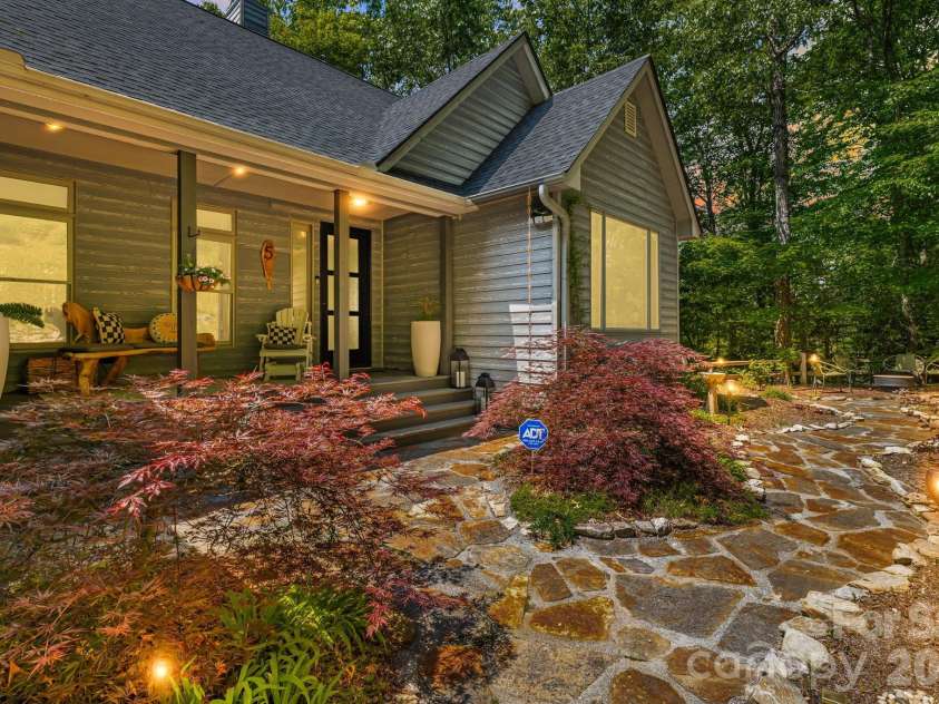 5 Saddle Ridge, Fletcher, NC 28732.  MLS# CAR4375966, YatesRealty ID 1998. Welcome to 5 Saddle Ridge