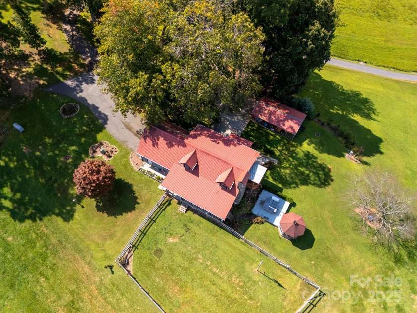 50 Holland Ridge Drive, Candler, NC 28715.  MLS# CAR4312644, YatesRealty ID 1998. 