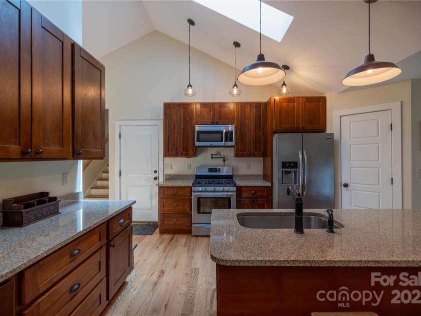 122 Bent Creek Preserve Road, Asheville, NC 28806.  MLS# CAR4266867, YatesRealty ID 19981. 