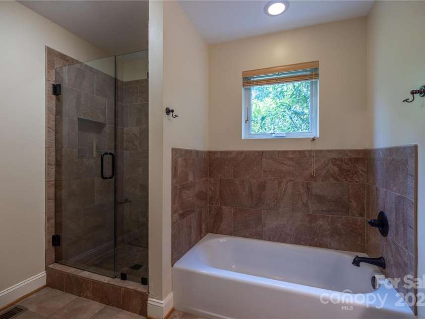 122 Bent Creek Preserve Road, Asheville, NC 28806.  MLS# CAR4266867, YatesRealty ID 19981. 